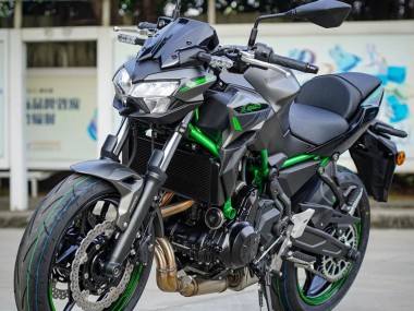 Custom 2020-2023 Kawasaki Ninja Z650 Motorcycle Fairings - Black Green UK
