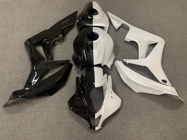 Gloss Black / White Split 2007-2008 CBR600RR Motorcycle Fairings Gloss Black / White Split 2007-2008 CBR600RR Motorcycle Fairings